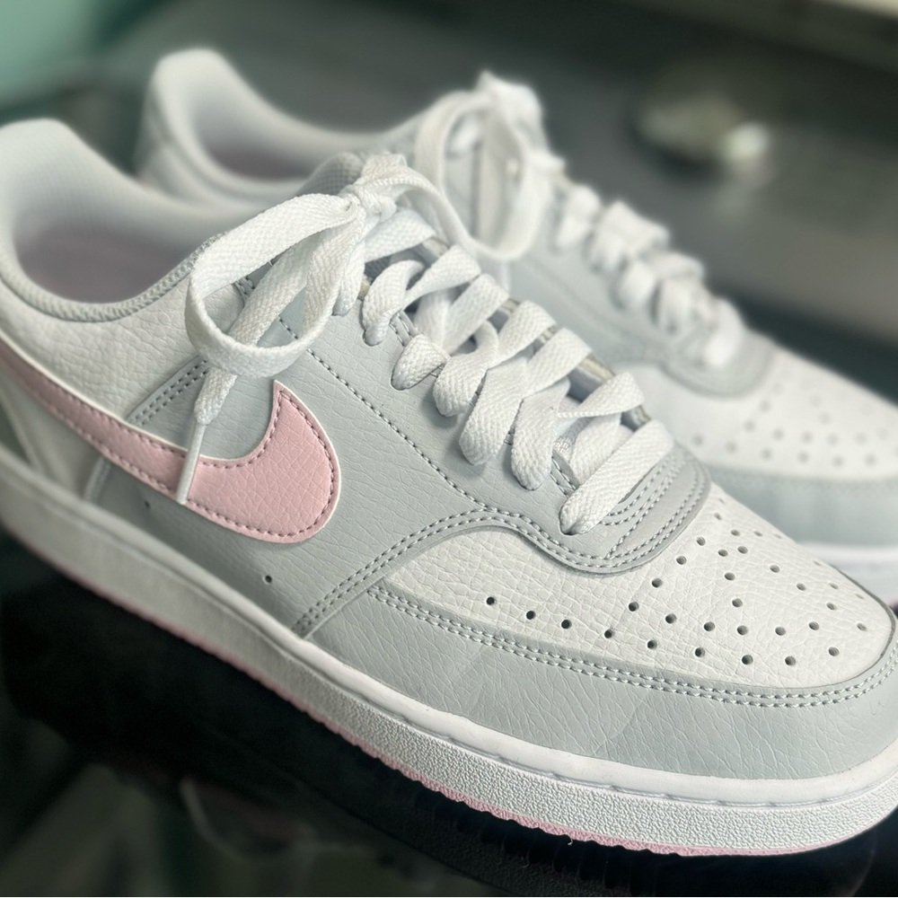 Nike Women's Sneakers White and Pink